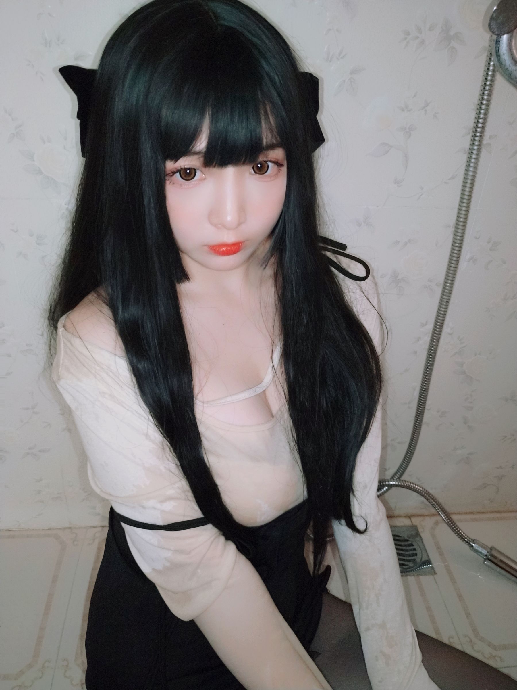 [Cosplay写真] 二次元美女古川kagura – 浴室湿身黑丝 Cosplay-第2张