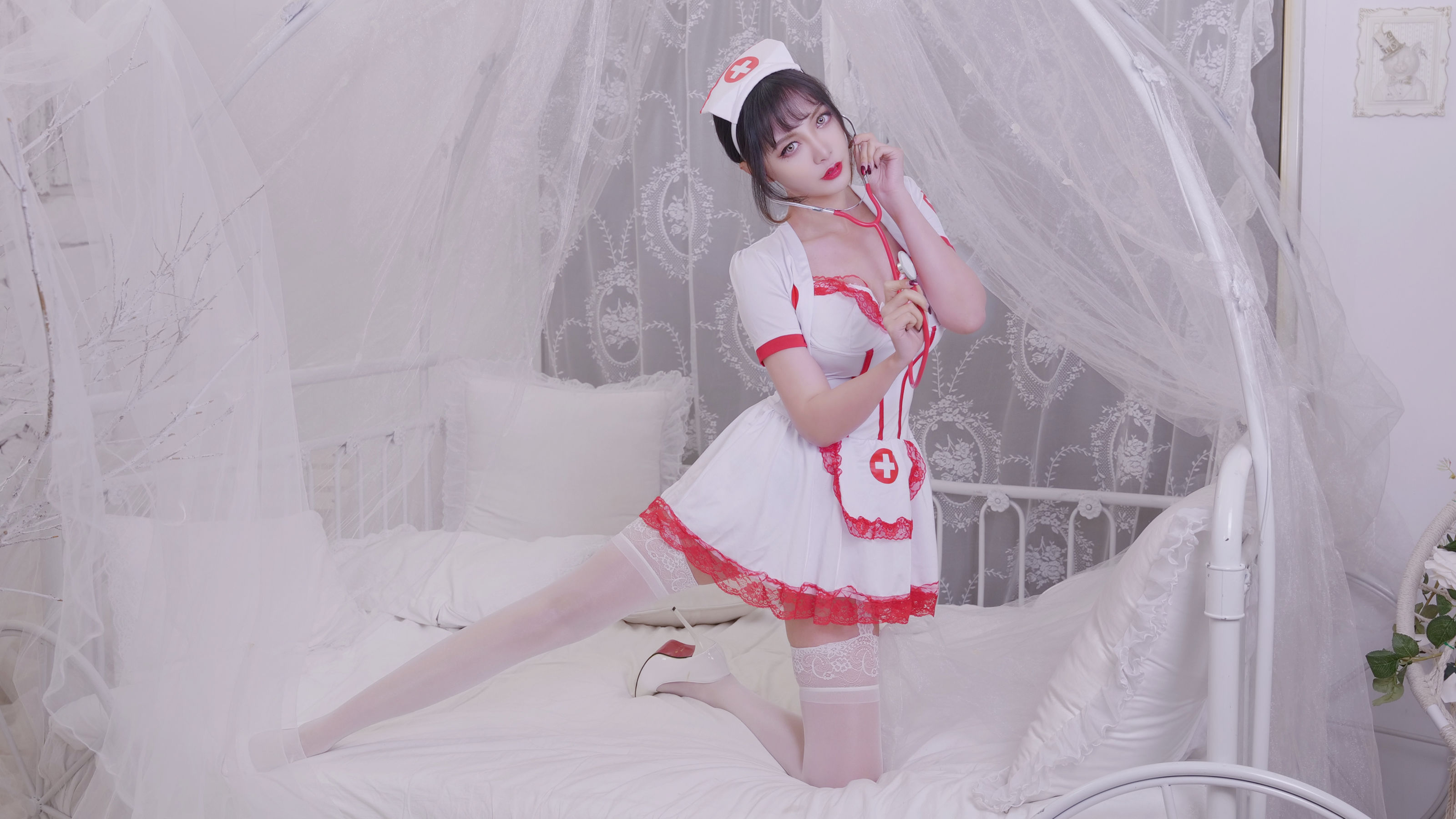 小须须 – 护士 Cosplay-第2张