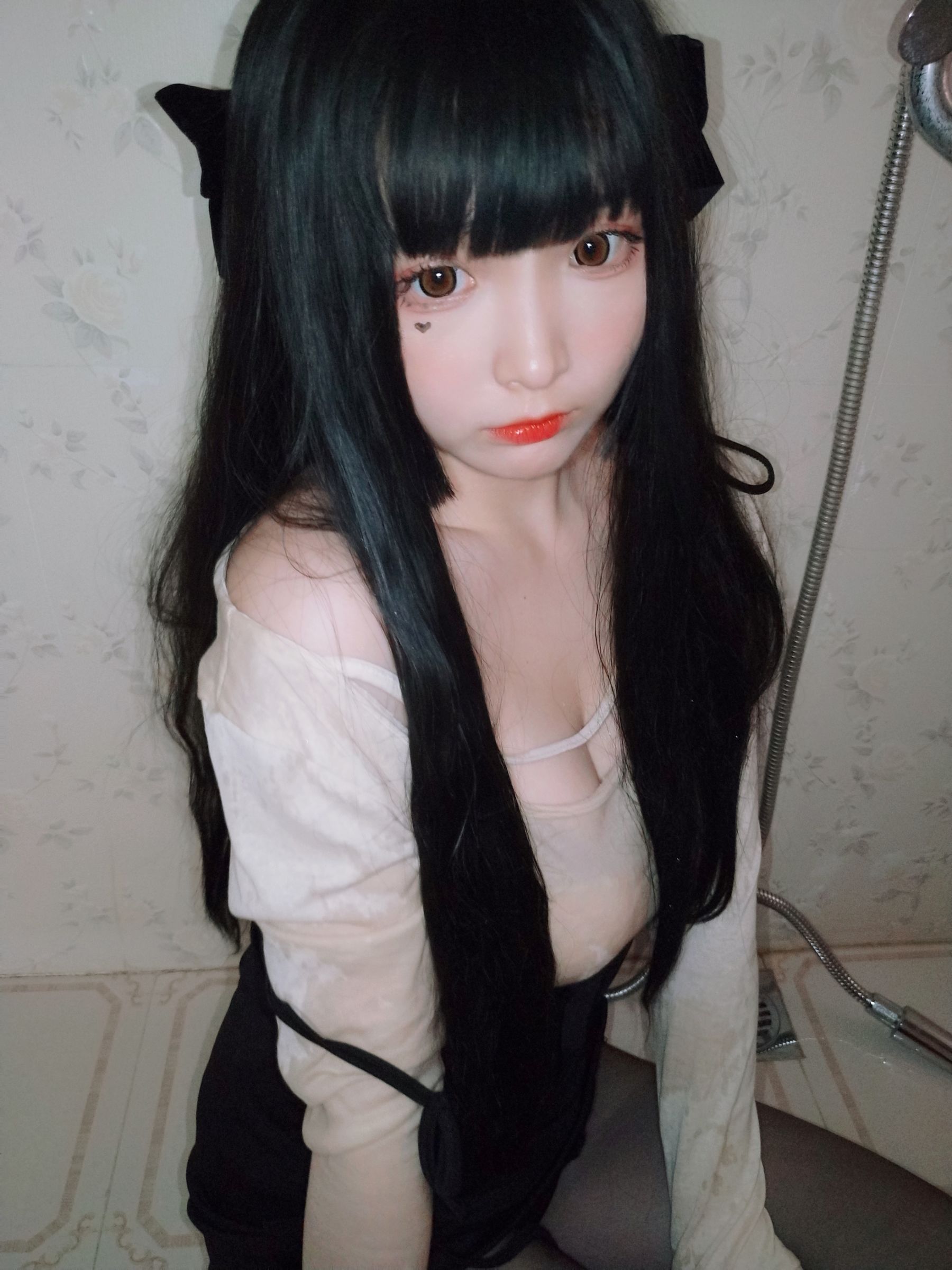 [Cosplay写真] 二次元美女古川kagura – 浴室湿身黑丝 Cosplay-第1张